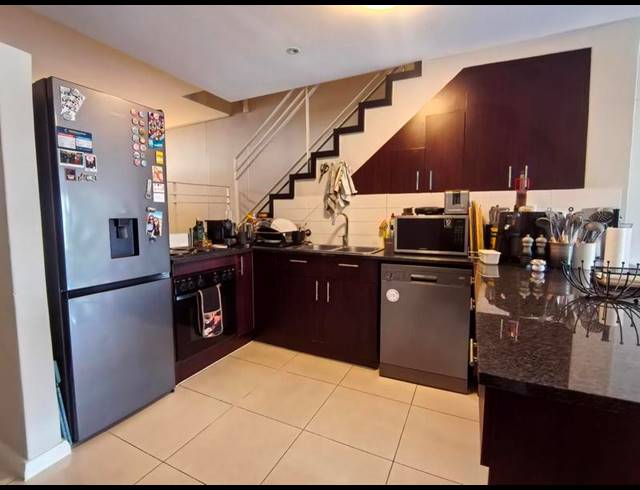 2 BEDROOM PROPERTY TO RENT IN GREEN POINT UPPER